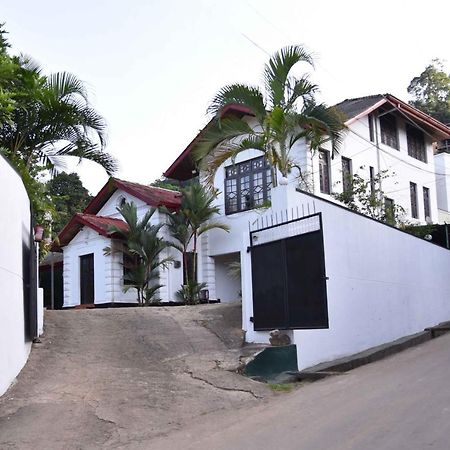 Antique Tourists Lodge Kandy Dış mekan fotoğraf