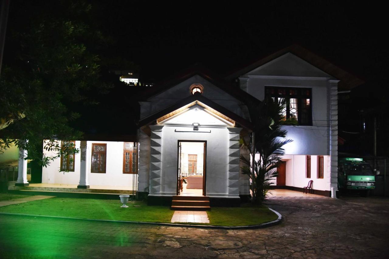 Antique Tourists Lodge Kandy Dış mekan fotoğraf