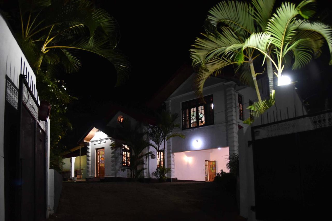 Antique Tourists Lodge Kandy Dış mekan fotoğraf