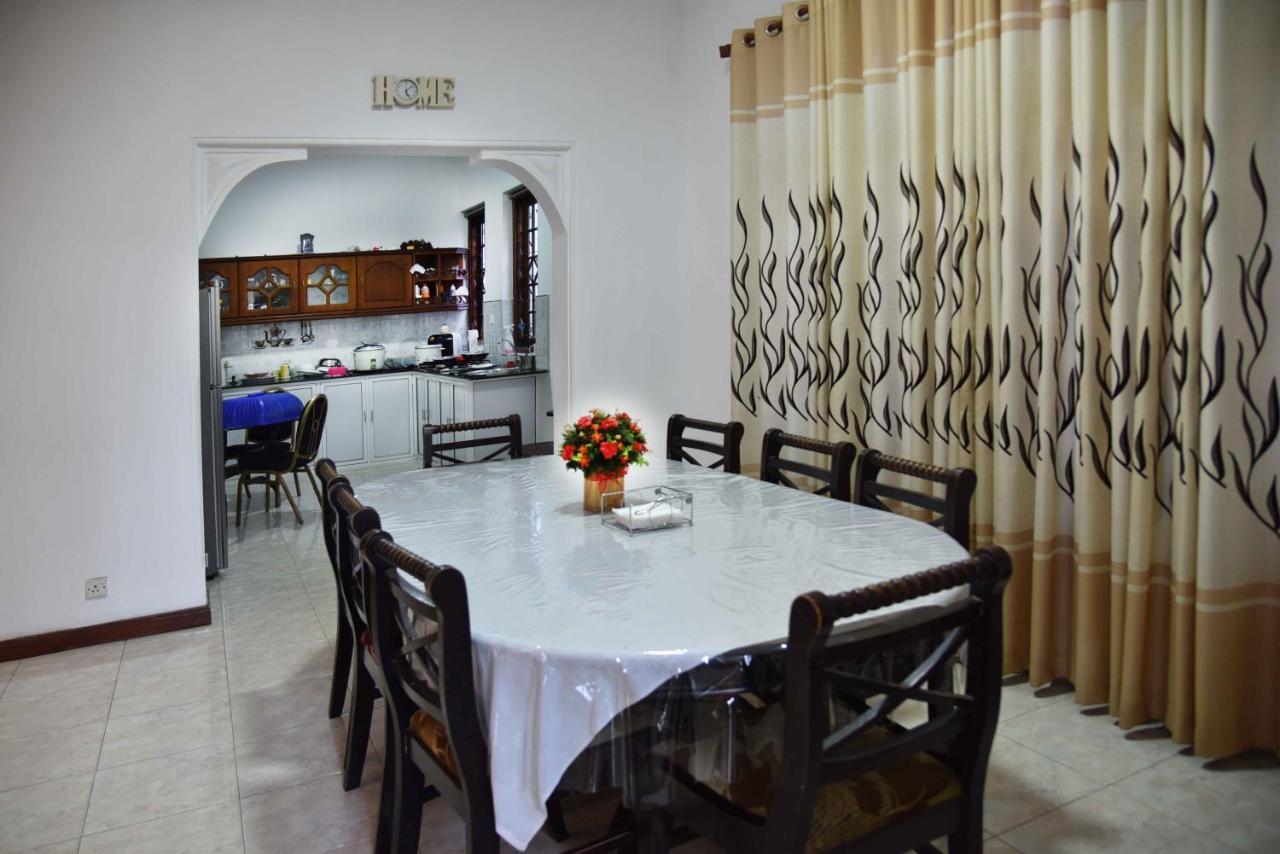Antique Tourists Lodge Kandy Dış mekan fotoğraf